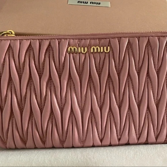 Miu Miu Pink Matelasse Pouch, New! - Picture 2 of 4